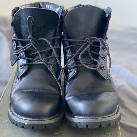 Women’s Leather Timberland Boots - Picture 2 of 3